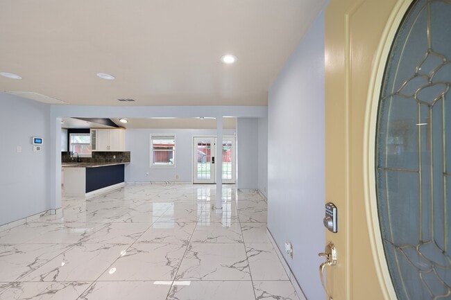 Photo - 5718 Greencraig Dr
