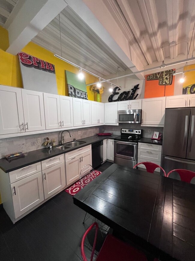 Photo - WOWZER Beautiful 1 bedroom Condo