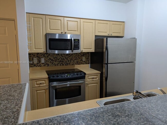 Building Photo - 6831 SW 44th St Unit 302