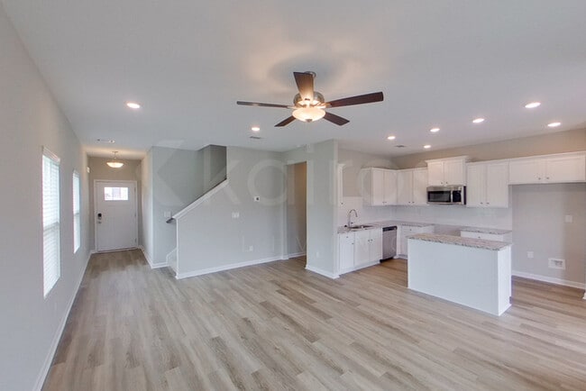 Photo - 496 Narrow Brg Ct