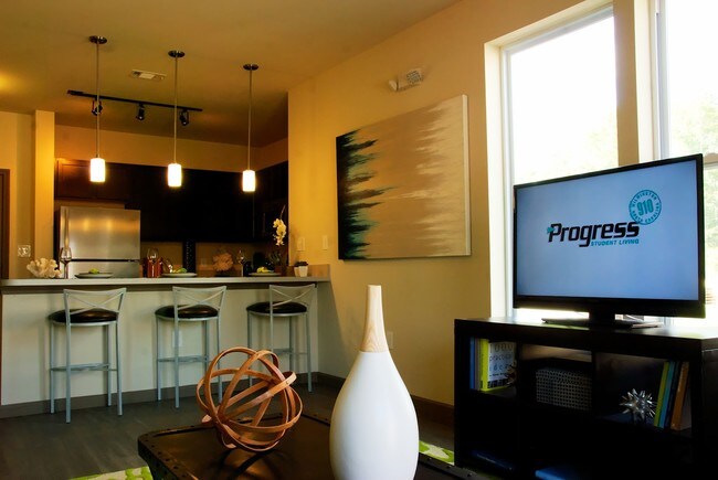 Photo - Progress 910