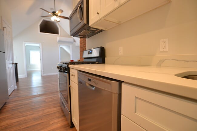 Photo - 11 Ranelegh Rd Unit 2