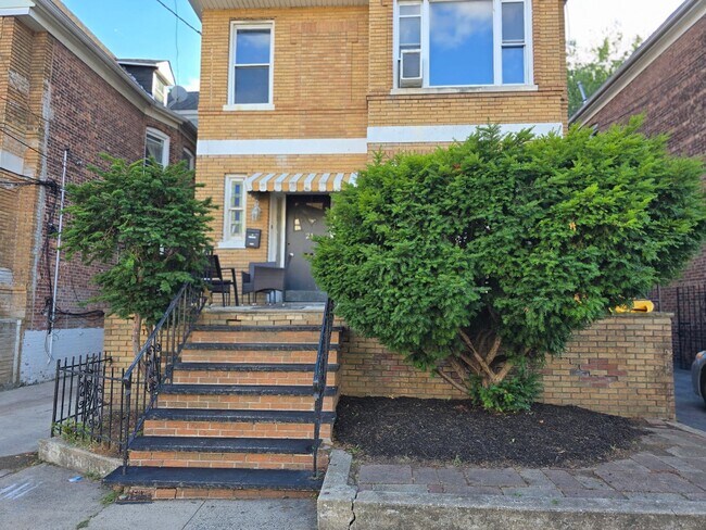 Building Photo - 21 Wegman Pkwy Unit 1