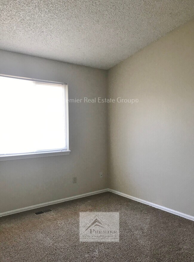 Photo - 513 Comanche Village Dr