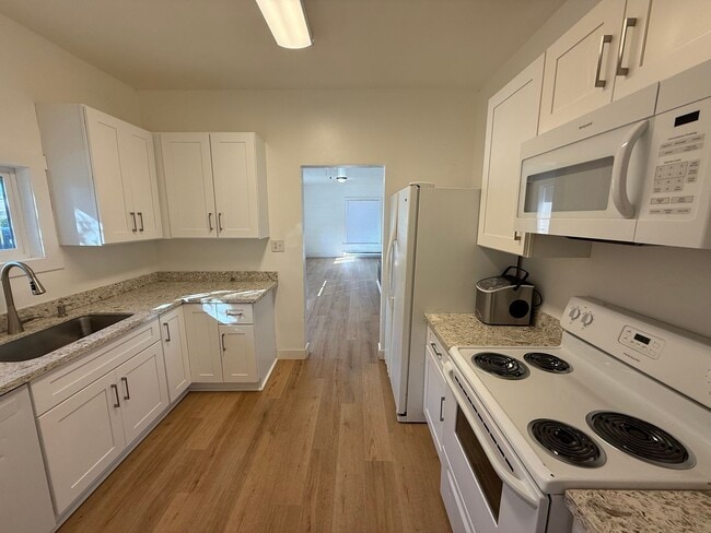 Photo - 3 Bed 1.5 Bath Pet Friendly Home in Monroe