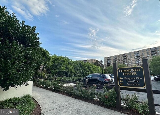 Photo - 8380 Greensboro Dr Unidad 925