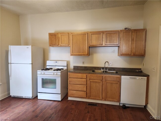 Photo - 410 Graves St