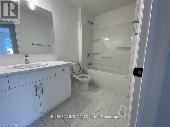 Photo - 2545 Meadowlands Way