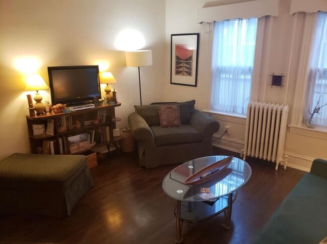 147 E Chestnut St Unit 3