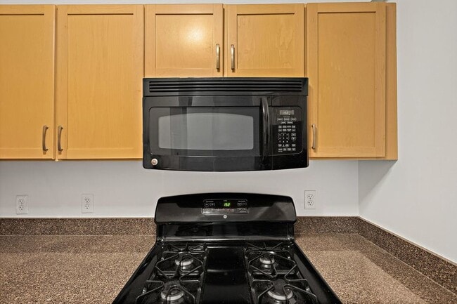 Photo - 800 4th St SW