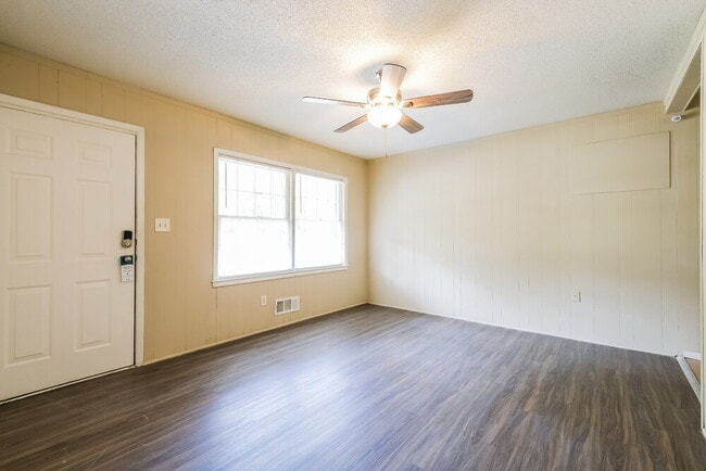 8216 Saxon Ct