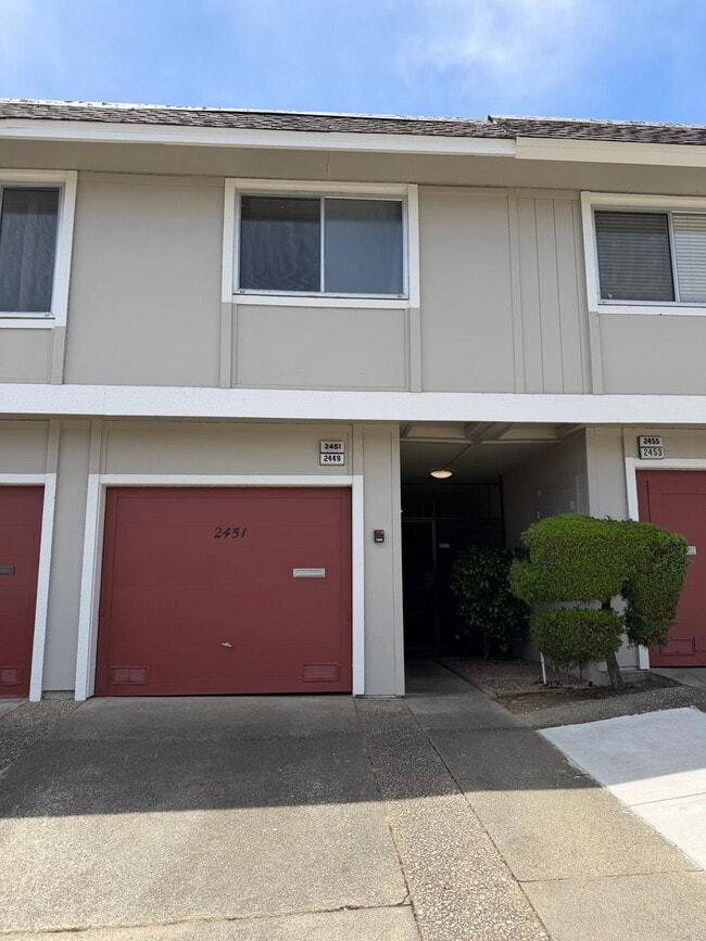 Building Photo - Beautifully remodeled 2-Bedroom, 1-Bath, 2-car tandem Condominium