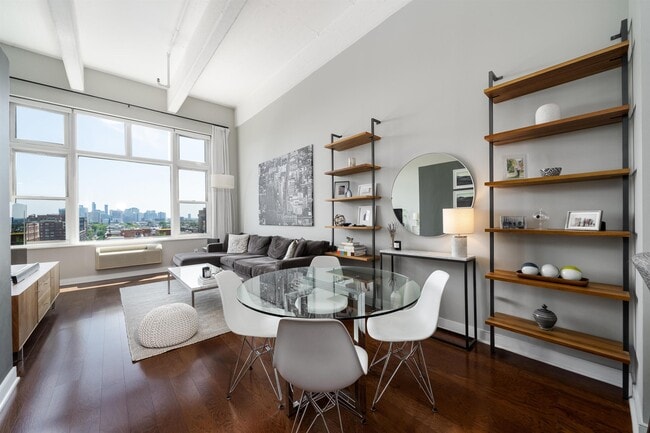 Building Photo - 1500 Hudson St Unit 9K