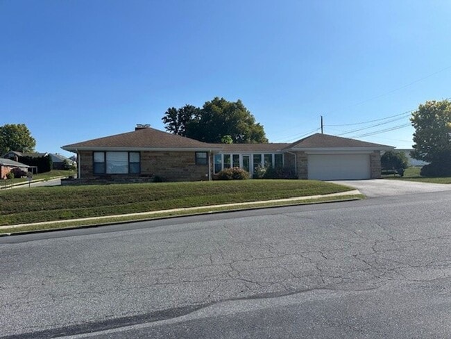 Photo - Single Family Home 3 Bed, 1.5 Bath In Derr...