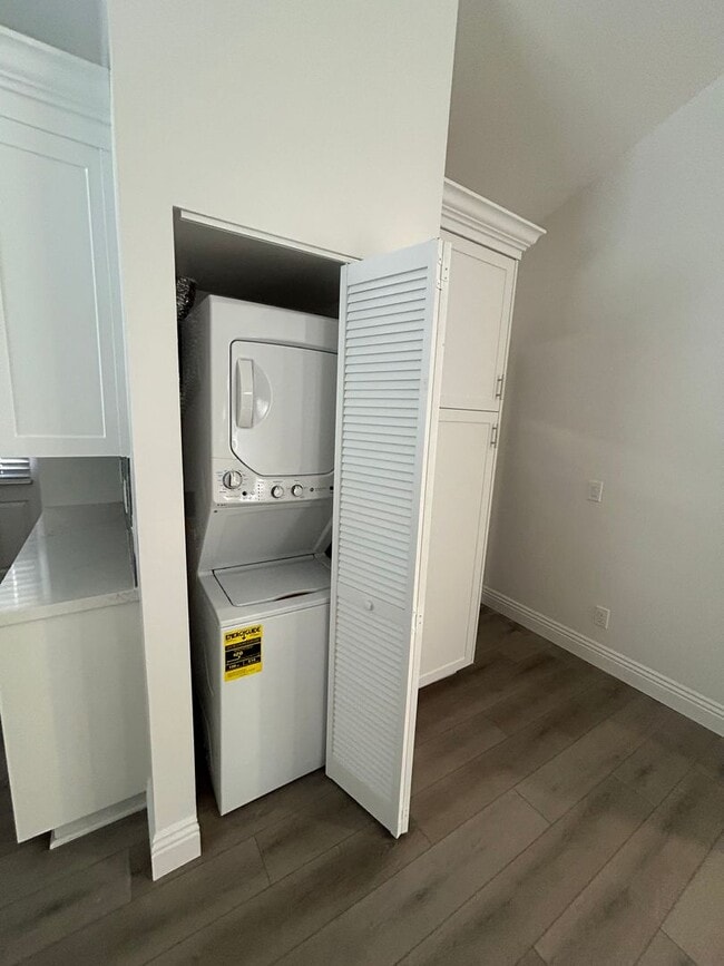 Photo - 3924-3926 Third Ave Unit 3922