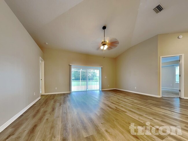 Photo - 1748 Pembrooke Way