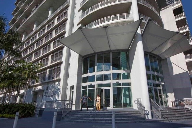 Building Photo - 690 SW 1st Ct Unit 2301