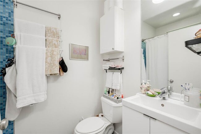 Photo - 710 E 45th St Unit 710 E 45th St