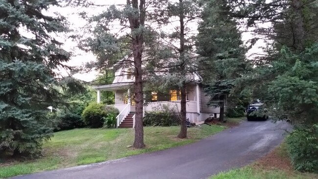 61 Hillcrest Blvd