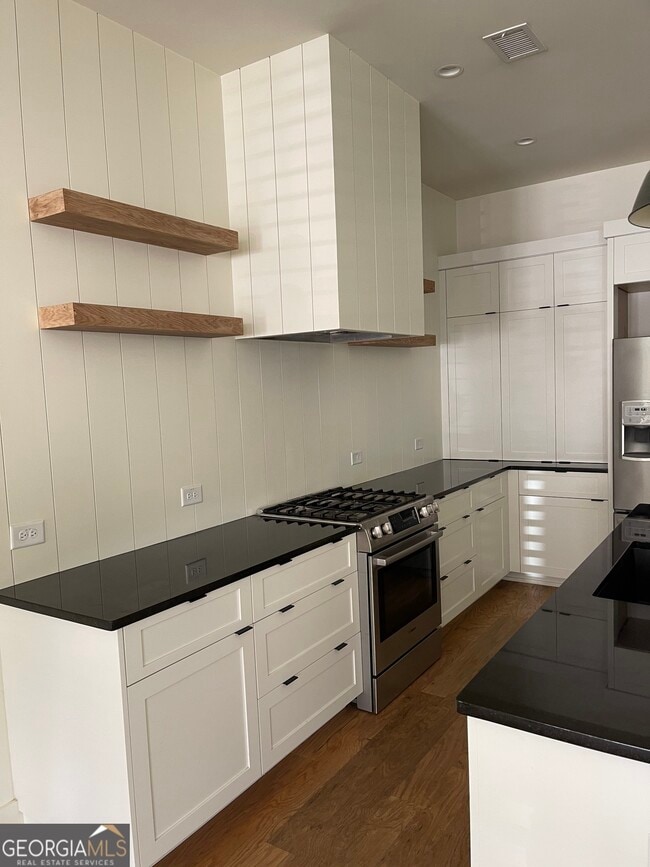 Photo - 120 2nd St