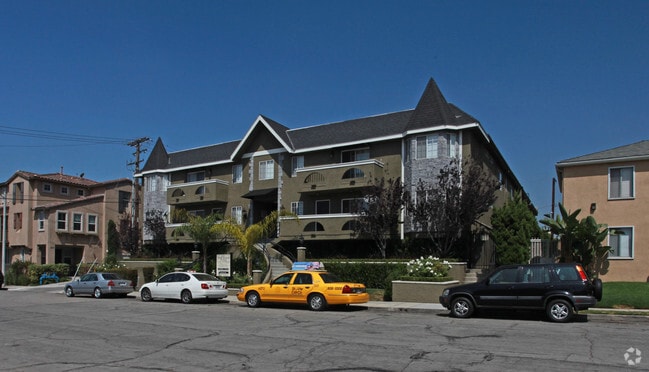Building Photo - 215 E Elmwood Ave Rental