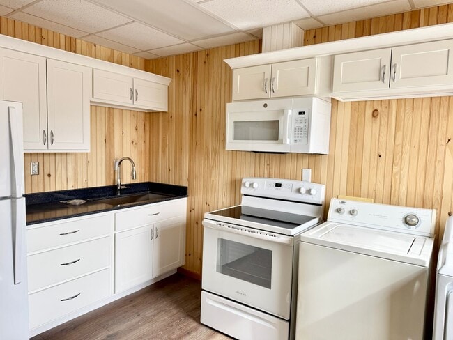 Photo - Well maintained inside and out Unidad 809 Portland RD Saco