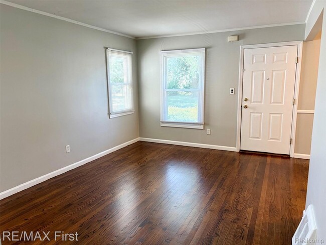 Photo - 3345 Horton St