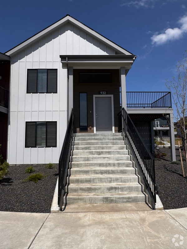 Building Photo - 932 E RR Ave Rental