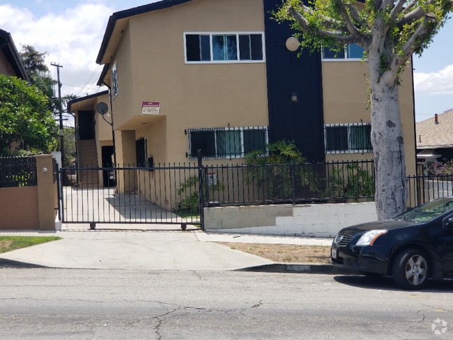 Building Photo - 634 E Hyde Park Blvd Rental