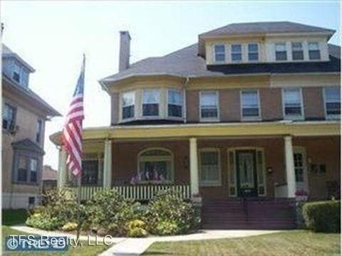 Building Photo - 1242 E High St Unit #2