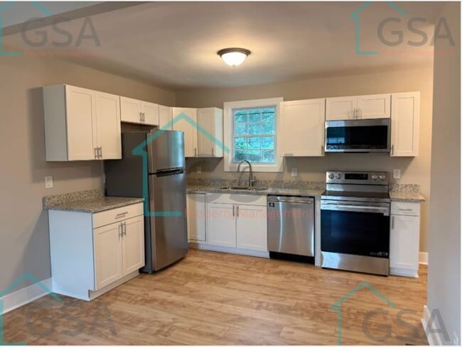 Photo - 694 Saxon Ave