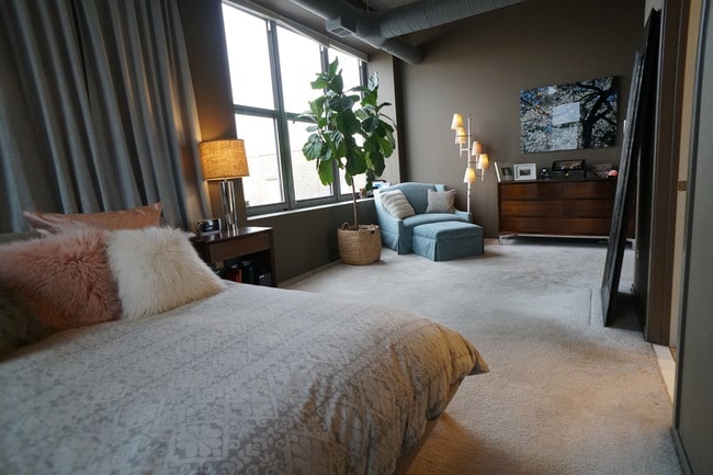 Master Bedroom - 933 W Van Buren St Unit 913