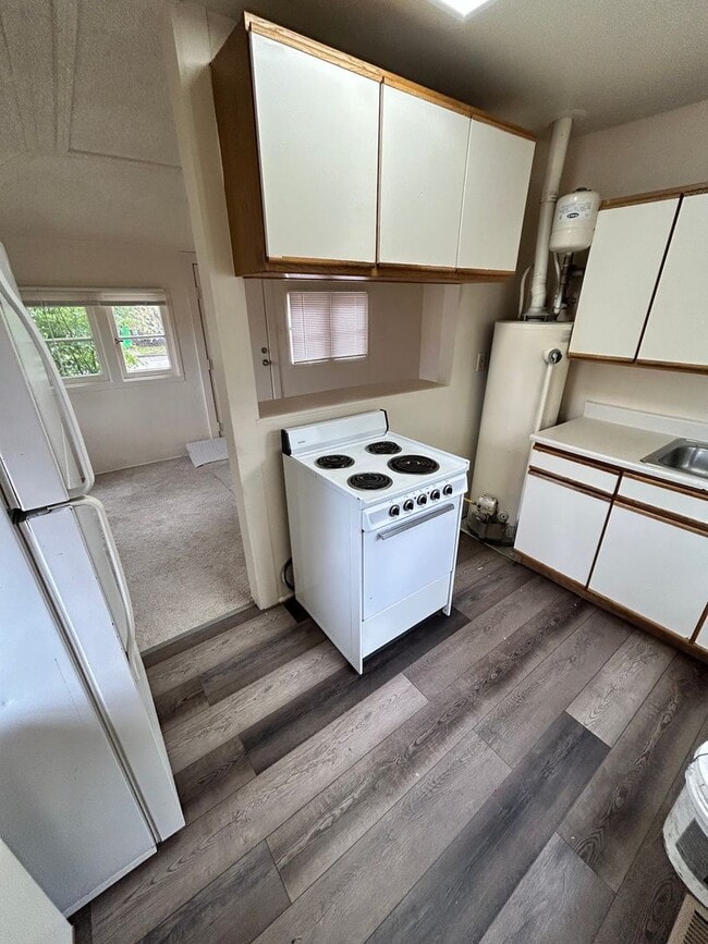 Photo - Three Bedroom, One Bathroom House with Fen...