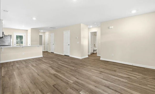 7 Iola St