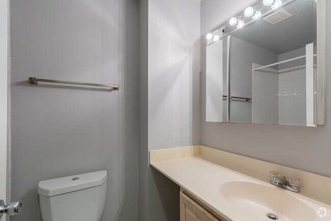 1 BR, 1 BA - 760SF - Bathroom