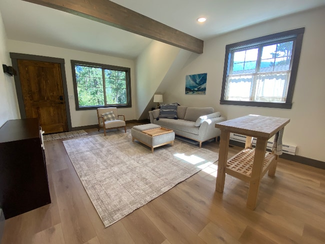 61 Cedar Pointe Lp