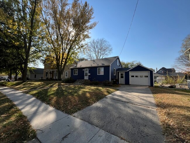 Photo - 828 4th St House