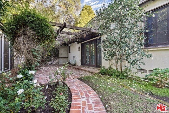 Photo - 23057 Sylvan St