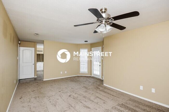 Photo - 3 Bedroom Pet-Friendly Home in North Richland Hills, TX with Main Street Renewal