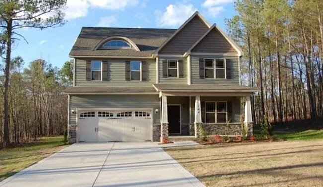 Building Photo - Spacious 4 bed with bonus room! Rental