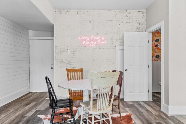 Building Photo - 808 27th St