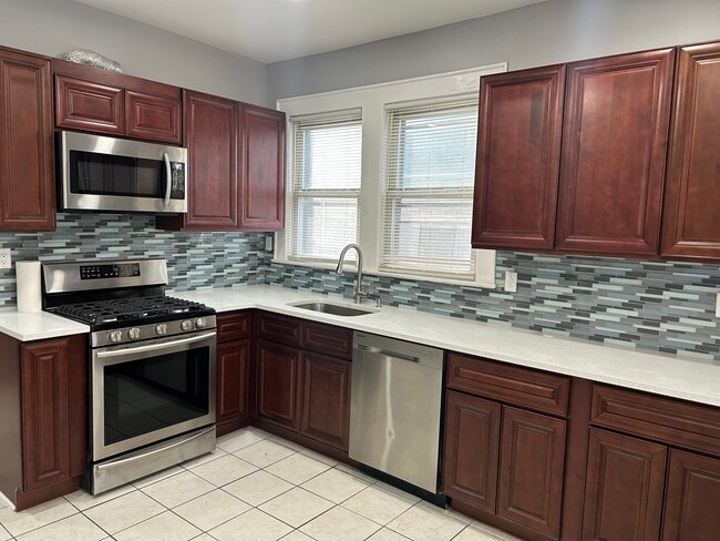 Building Photo - 10 Adams St Unit Rohan Levy