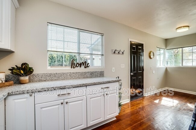 Photo - 1040 E Linden St