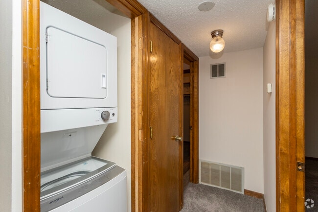 1BR, 1BA - 900SF - Indian Hills Terrace Apartments