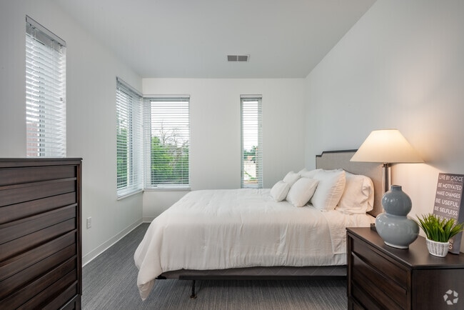 2 BR, 2 BA - 1025 SF