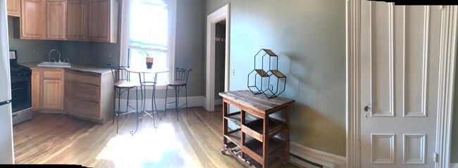 Building Photo - 420 E Merrimack St Unit 3