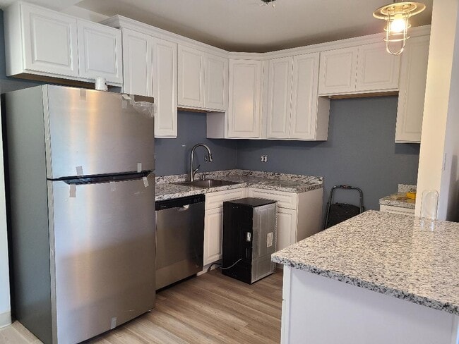 Building Photo - 1800 Roundhill Rd Unit 1206