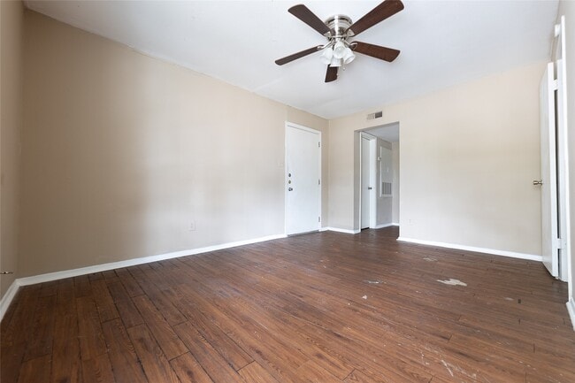 Photo - 2708 Evergreen Cir Unit False