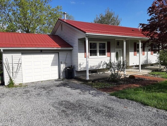 Building Photo - 306 Red Oak Ln Rental