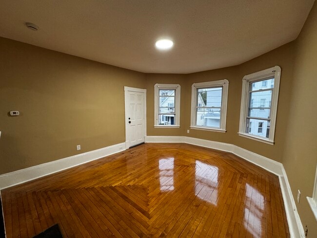 Building Photo - 136 Nye St Unit 1